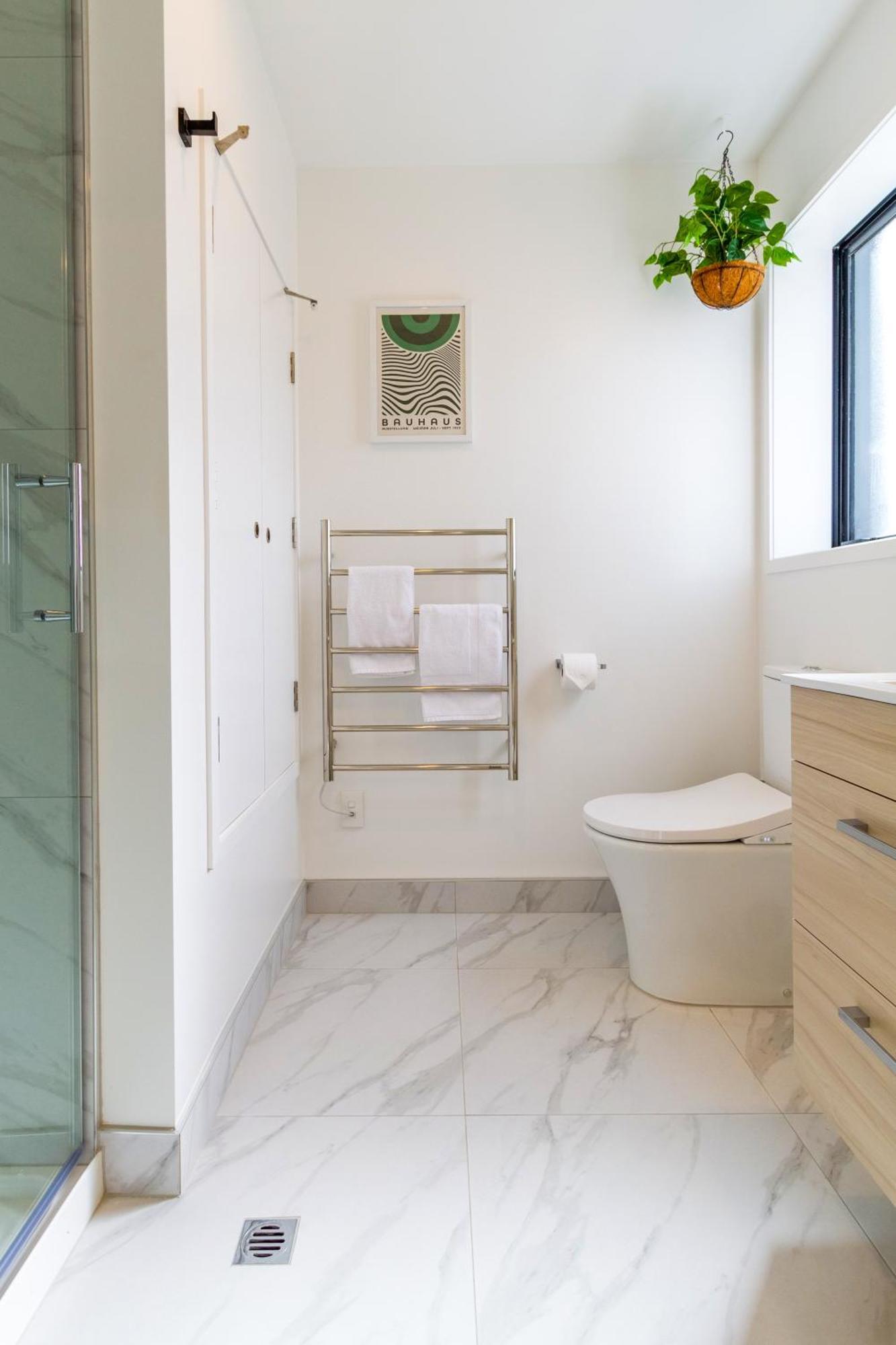 Prime Locale: Studio With Balcony Christchurch Exterior photo